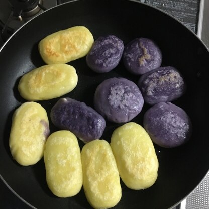紫色のじゃが芋でも作ってみました。この後タレを絡めて美味しく頂きました！
